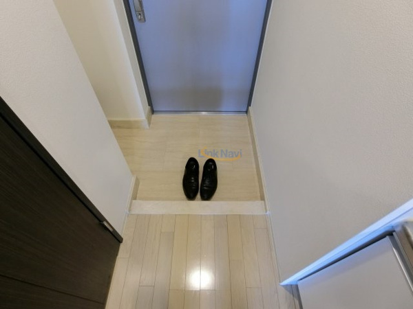 ミヤレジデンス新町の玄関