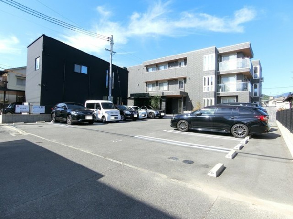 【リベラの駐車場】