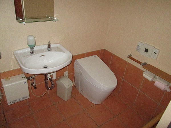 【建部町吉田　貸店舗のトイレ】