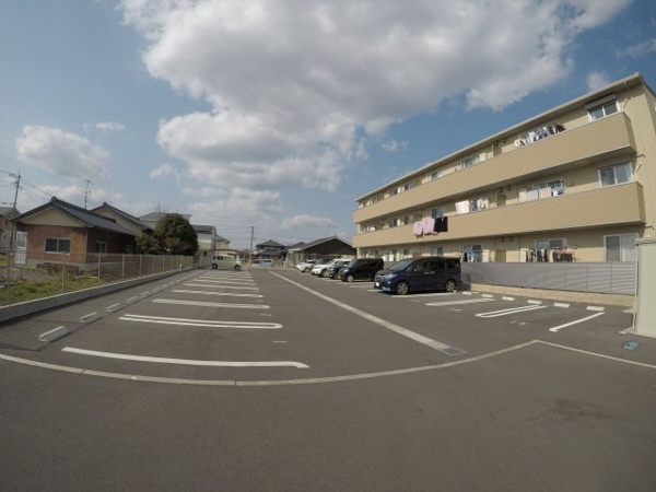 【プレミアム十番館の駐車場】