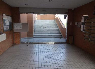 ライオンズマンション下永谷のエントランス