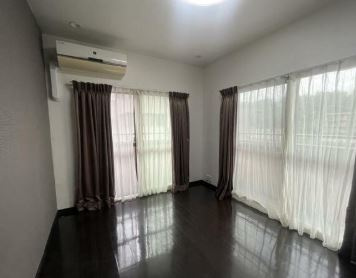 ライオンズマンション下永谷の居間