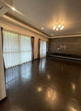 ライオンズマンション下永谷の居間