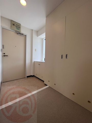 ノイメゾン京町堀の玄関