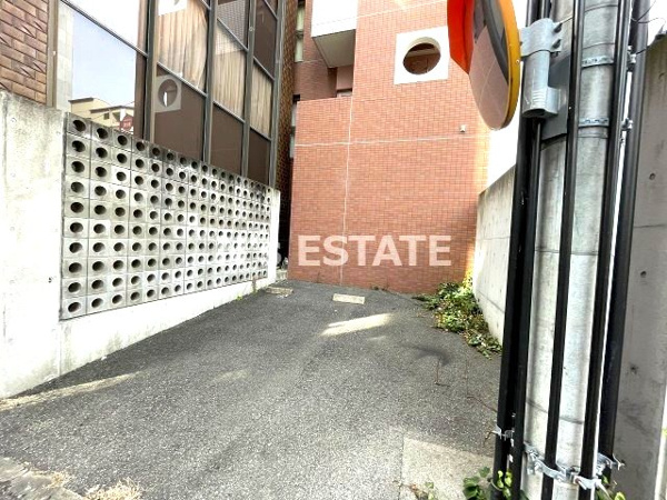 コルベーユダフトの駐車場