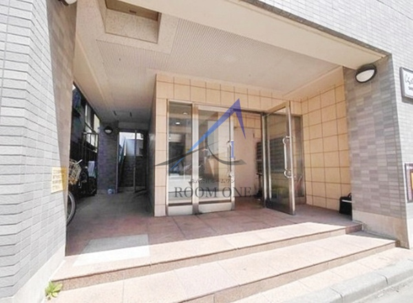 クレール本町のエントランス