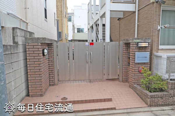 グリーンヒルズ駒沢のエントランス