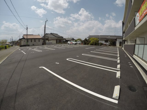 【サンガーデンWINDOM中津東の駐車場】