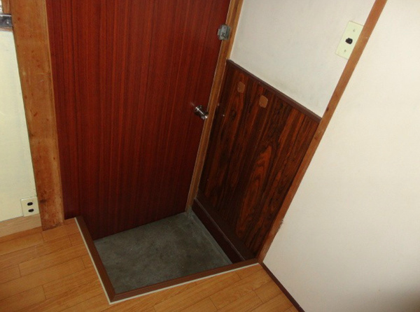 高橋ハイツの玄関