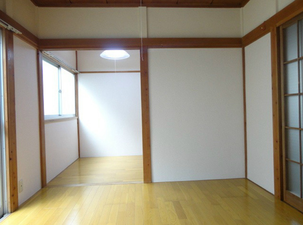 高橋ハイツの洋室