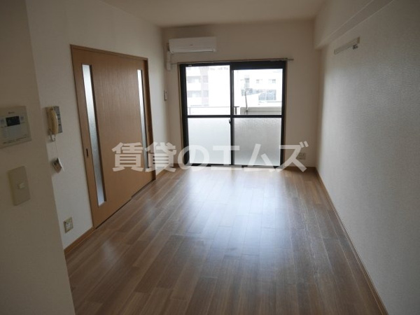 ボヌール大橋の居間