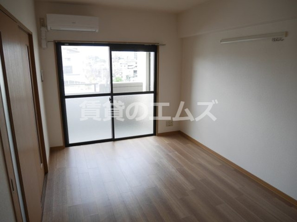 ボヌール大橋の居間