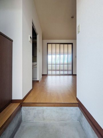 【ユーハウスＤ棟の玄関】