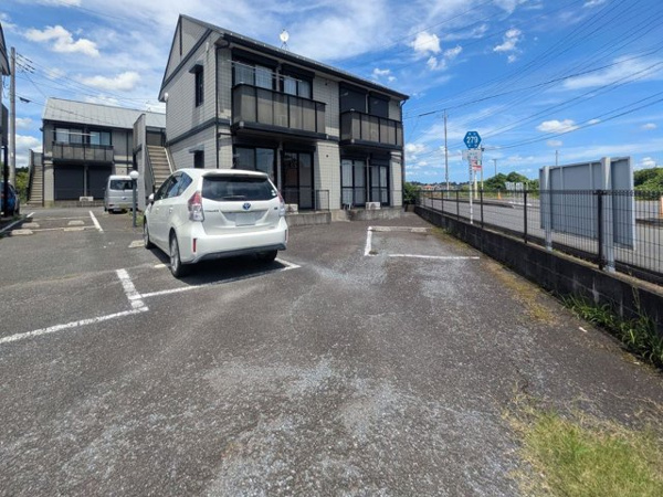 【ユーハウスＤ棟の駐車場】