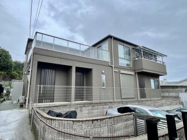 【津雲台6丁目テラスハウス貸家の外観】