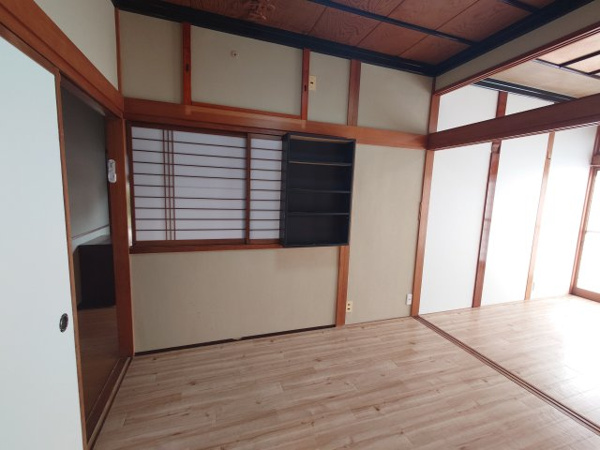 【魚津市仏田貸家の内装】