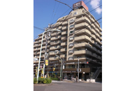 朝日白山マンション駐車場の外観