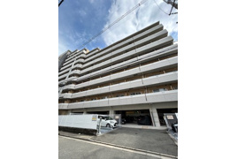 SERENiTE江坂四番館の外観