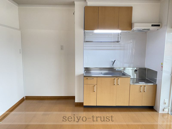 【西興ビルのキッチン】