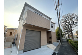 ガラージュ イソラの外観