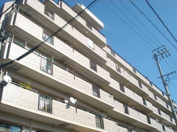 宝マンション城木町の外観