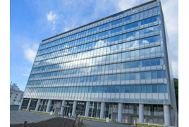 YRP５番館の外観