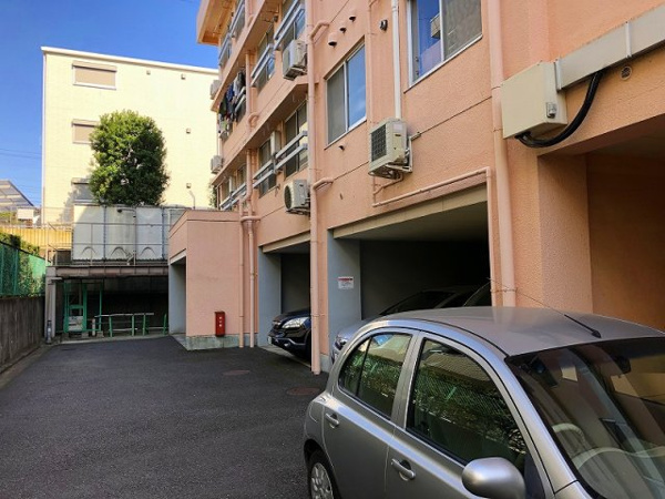 ルミエールアイたまプラーザの駐車場