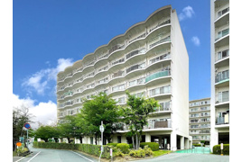 ろうきん昆陽コーポB棟の外観