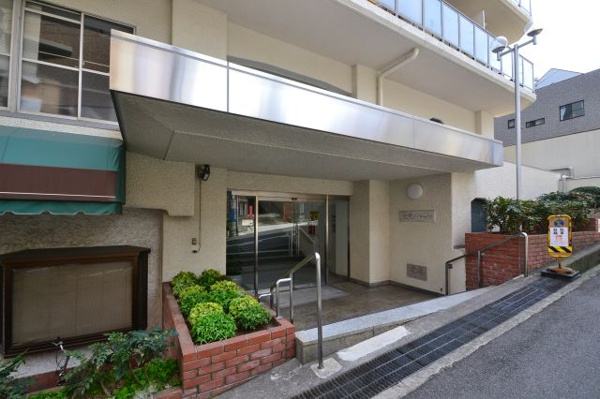 花隈ダイヤハイツのエントランス