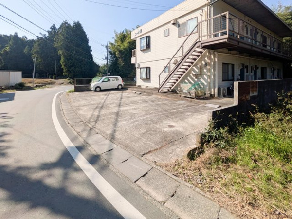 【コーポ森の駐車場】