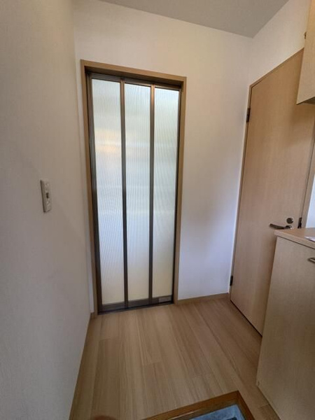 【町田市小山町のアパートの玄関】