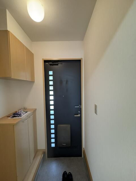 【町田市小山町のアパートの玄関】