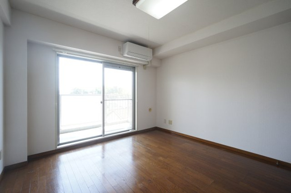 ビラ園生の洋室