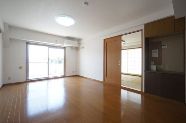 ビラ園生の居間