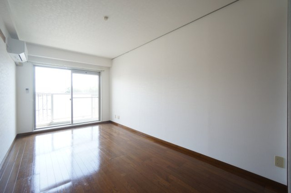 ビラ園生の洋室