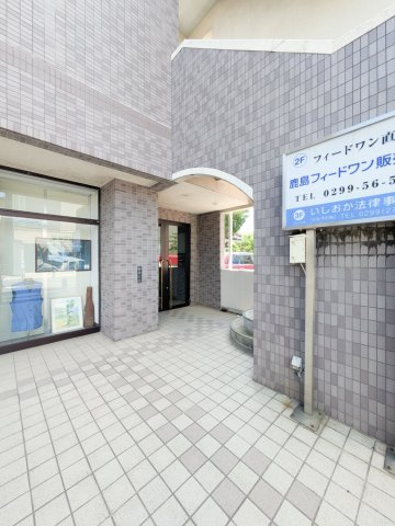 【御幸ビルのエントランス】