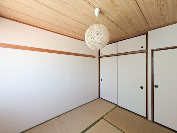 【御幸ビルの和室】