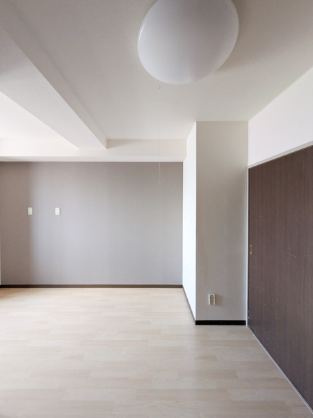 【御幸ビルの居間】