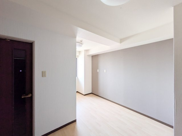 【御幸ビルの居間】