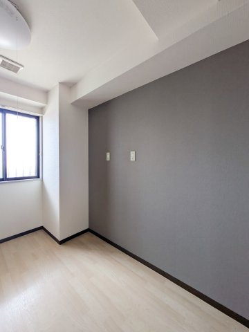 【御幸ビルの居間】