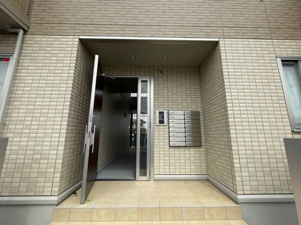 【シルベーヌのエントランス】