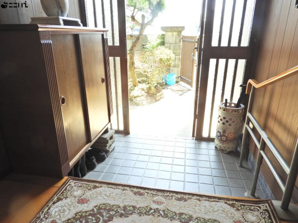 【揖保郡太子町東南／借家の玄関】