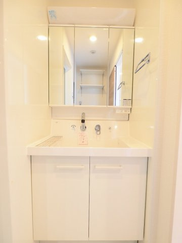 【メゾン　カルムの洗面所】