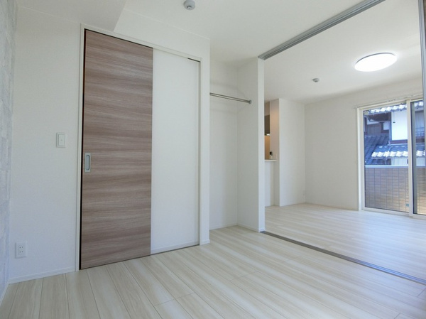 【メゾン　カルムの居間】