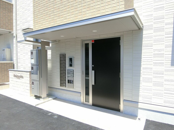 【メゾン　カルムのエントランス】