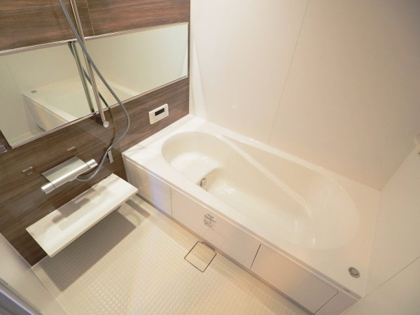 【メゾン　カルムの浴室】