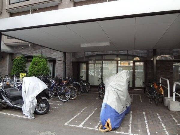 アン・セリジェ壱番館のエントランス