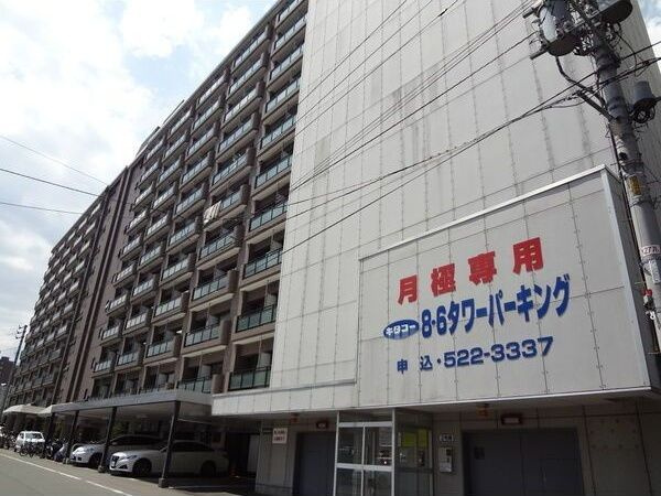 アン・セリジェ壱番館の駐車場