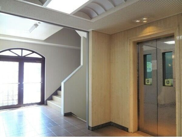 アン・セリジェ壱番館のエントランス