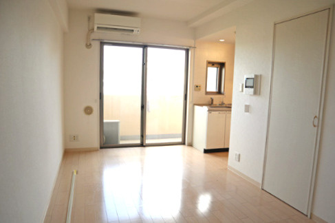 グランシティ湘南海岸マリナージュスクエアの居間